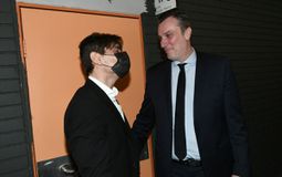 Ο  Λεπενιώτης καλοσώρισε τον Γιαννακόπουλο στο ΣΕΦ