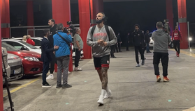 Η άφιξη της αποστολής του Ολυμπιακού στο ΣΕΦ για το ντέρμπι με τον Παναθηναϊκό (vid)