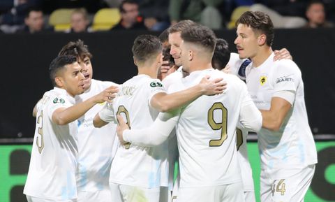 Το «κιτρινόμαυρο» πάρτι στο χορτάρι και τα συγχαρητήρια του Ηλιόπουλου: Η παρακάμερα του Τσέλιε - ΑΕΚ (vid)