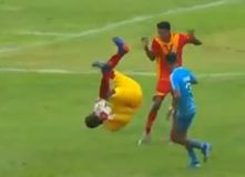 Απίστευτο περιστατικό στην Αιθιοπία: Η απόκρουση πέναλτι που κατέληξε σε κλωτσιά καράτε! (vid)