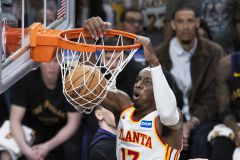 Μιλγουόκι χωρίς Γιάννη προκοπή δεν κάνει - Βαριά ήττα από τους Χοκς και απομάκρυνση από τα Play-In