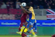 Η φάση που ζήτησε πέναλτι ο Αστέρας AKTOR κόντρα στην ΑΕΛ Novibet