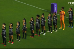 Συγκλονιστική στιγμή: Ο λόγος που οι ποδοσφαιρίστριες της Κορίνθιανς έκλεισαν τα στόματά τους και τ' αυτιά τους (vid)