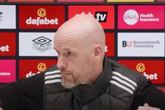 Η στιγμή που ο Τεν Χαχ έφυγε από τη συνέντευξη Τύπου ενοχλημένος: «Δε σχολιάζω» (vid)