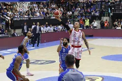 «Απόδραση» με ηγέτη Νέιπιερ για την Αρμάνι Μιλάνο