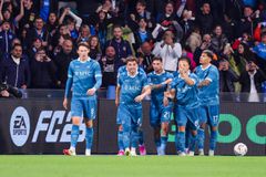 «Καθάρισε» με άνεση την Έμπολι η Νάπολι και συνεχίζει να... κυνηγάει την Ίντερ