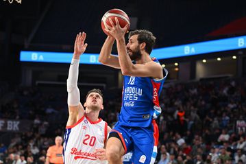 Ζόρικη νίκη για την Εφές, οχτώ μέρες πριν τον Παναθηναϊκό