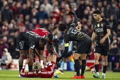 Σοκ στη Λίβερπουλ: Αποχώρησε με φορείο από τη ρεβάνς με την Παρί ο Εκετικέ