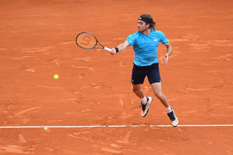 Διακόπηκε ο αγώνας του Τσιτσιπά στο Μόναχο - Πότε συνεχίζεται