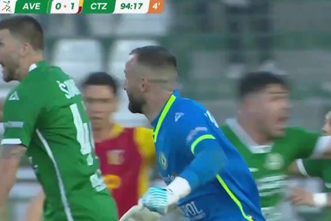 Ο τερματοφύλακας της Αβελίνο την «έσωσε» με κεφαλιά όπως είχε κάνει με την Γκούμπιο πριν 11 χρόνια (vid)