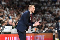 Από τον Κλοπ στο NBA: Ο προπονητής των Γκρίζλις εξήγησε τη φιλοσοφία που φέρνει ένταση και ρυθμό στο μπάσκετ