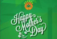 Οι παίκτες του Παναθηναϊκού πόζαραν με τις μαμάδες τους για τη Γιορτή της Μητέρας (video)