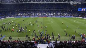 Οπαδοί της Εσπανιόλ μπούκαραν στο γήπεδο - Έφυγαν τρέχοντας οι παίκτες της Μπαρτσελόνα