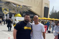 Στην «Opap Arena» ο Ζούλιο Σέζαρ - Αποθεώθηκε και φωτογραφήθηκε με τους οπαδούς της ΑΕΚ