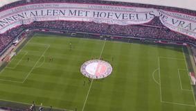 Μαγεία στο Ρότερνταμ για το 16ο πρωτάθλημα της Φέγενορντ – Τρέλα με Φαν Πέρσι (vids)