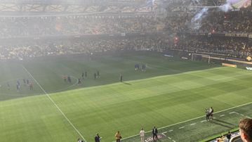 Αποθέωση για τους παίκτες της ΑΕΚ κατά την είσοδο τους στην OPAP Arena (vid)