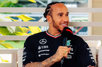Χάμιλτον: «Η καρδιά μου είναι ακόμα με τη Mercedes, σκέφτομαι πώς θα κερδίσουμε τη Ferrari»