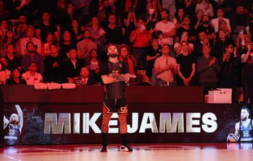 Εκτός Final 4 αλλά... βασιλιάς: Ο Μάικ Τζέιμς μετά την κορυφή των σκόρερ αναδείχτηκε MVP της φετινής Euroleague