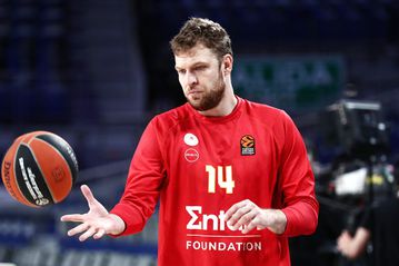 Βεζένκοφ: «Όταν έφυγα βρέθηκα πολύ κοντά στην κατάκτηση της Euroleague, αλλά αυτό δεν είναι αρκετό»