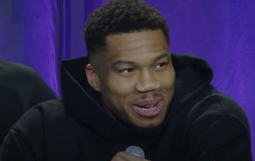 Ο Γιάννης Αντετοκούνμπο έκανε guest εμφάνιση στο podcast του Θανάση και εξήγησε γιατί προτιμά να παίζει περισσότερο για την Ελλάδα (vid)