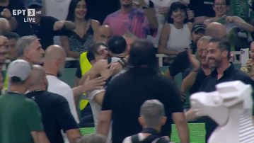Η αγκαλιά Σλούκα - Γιαννακόπουλου μετά το φινάλε του πέμπτου τελικού (vid)
