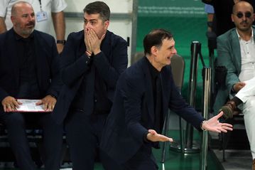 «Βράζουν» στον Ολυμπιακό με την διαιτησία του πέμπτου τελικού (vid)