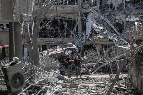 Η εμπόλεμη κατάσταση στο Ισραήλ τινάζει στον «αέρα» συμβόλαια και δημιουργεί ευκαιρίες για τους ευρωπαϊκούς συλλόγους
