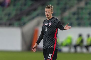 Τιν Γεντβάι: Ενα παιδί του πολέμου που τον συγκρίνουν με τον Μαλντίνι και του αρέσουν τα θεαματικά γκολ (vids)