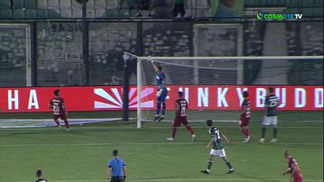 Στο οριζόντιο δοκάρι η σέντρα του Τζούρισιτς