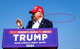 Συγκλονιστικό: Η σφαίρα προς τον Τράμπ ένα κλάσμα δευτερολέπτου πριν τον ακουμπήσει στο αυτί (pic)