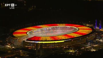 Η οροφή του Ολυμπιακού Σταδίου του Βερολίνου στα χρώματα της «Φούρια Ρόχα»