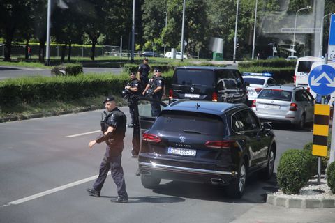 Ισχυρή αστυνομική δύναμη σε κάθε βήμα της ΑΕΚ στο Ζάγκρεμπ: Κλειστοί δρόμοι, «αστακός» το ξενοδοχείο (gallery)