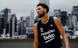 Ο Κλέι Τόμπσον μένει ελεύθερος από τους Ουόριορς και οι μνηστήρες... παραμονεύουν