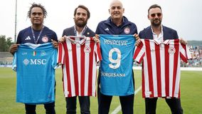 Ανταλλαγή φανελών μεταξύ Ολυμπιακού και Νάπολι