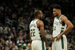 O Μίντλετον αποδέχεται τον ρόλο του Ρόμπιν στο Μιλγουόκι, δίπλα στον Μπάτμαν... Αντετοκούνμπο (vids)