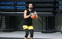 Η ξεχωριστή κίνηση του Κουζέλογλου για τον Αλέξανδρο Βαρυτιμιάδη στις τοιχογραφίες των αποδυτηρίων της ΑΕΚ (pic)