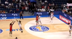 Απίθανος Κλίβελαντ το «έσταξε» από τα 10 μέτρα! (vid)