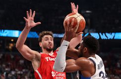 Η FIBA... απάντησε στον Σενγκούν: «Ο Γιάννης ειναι σπουδαίος πασέρ» (vid)