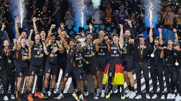 Η απονομή του τροπαίου στην πρωταθλήτρια Ευρώπης Γερμανία (vid)