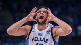 Είναι πουλί... είναι αεροπλάνο... είναι ο Κώστας Παπανικολάου - Η απίστευτη τάπα του στον Ενκάμουα (vid)