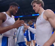 Αντάλλαξαν φανέλες Αντετοκούνμπο - Μάρκανεν (vid)