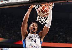 «Αγριεμένος» Αντετοκούνμπο - Ούτε το «τείχος» δεν τον σταματάει (vid)