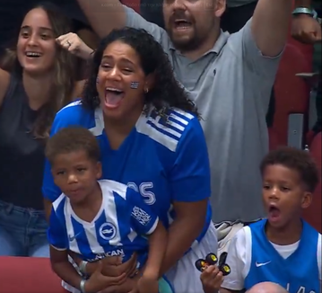 Το πάθος της οικογένειας Αντετοκούνμπο στην εξέδρα (vid)