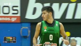 O Καλαϊτζάκης κράτησε τον Παναθηναϊκό στο παιχνίδι με 10 πόντους στο 3ο δεκάλεπτο