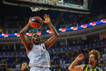 Η Dubai BC συνέτριψε τη Φενέρ στην Τουρκία με τρομερό Καμπενγκέλε