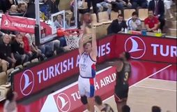 Ο Λάρκιν ύψωσε, ο Πλάις κάρφωσε (vid)