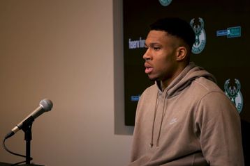 Αντετοκούνμπο: «Προσπαθούμε ακόμα να βρούμε την ταυτότητά μας, αλλά δεν χρειάζεται... πανικός!»