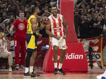 Απίθανο κάρφωμα του Μπολομπόι στο Ερυθρός Αστέρας - Φενέρμπαχτσε (vid)