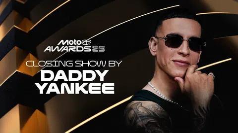 Ο Daddy Yankee στην τελετή απονομής του MotoGP στη Βαλένθια