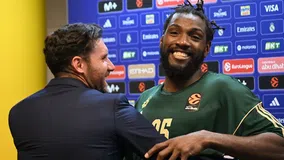 «Έπλεξε» το εγκώμιο του Κένεθ Φαρίντ ο Ρούντι Φερνάντεθ! (pic)